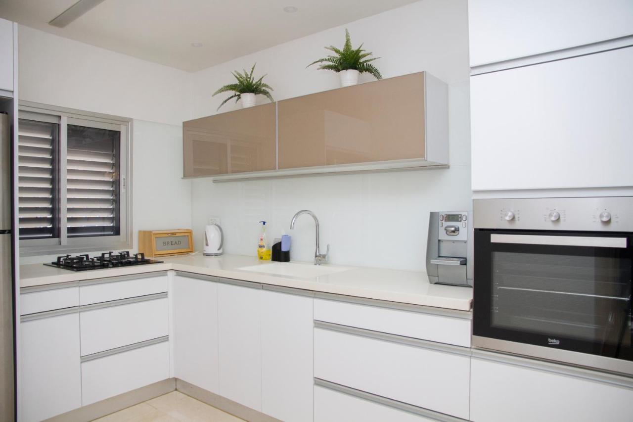 Apartment Etsel Бат Ям Екстериор снимка
