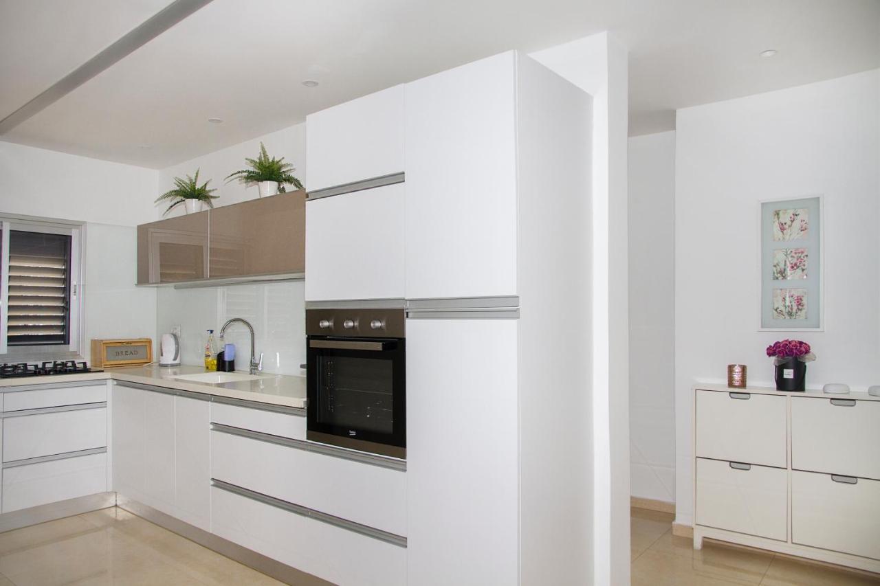 Apartment Etsel Бат Ям Екстериор снимка