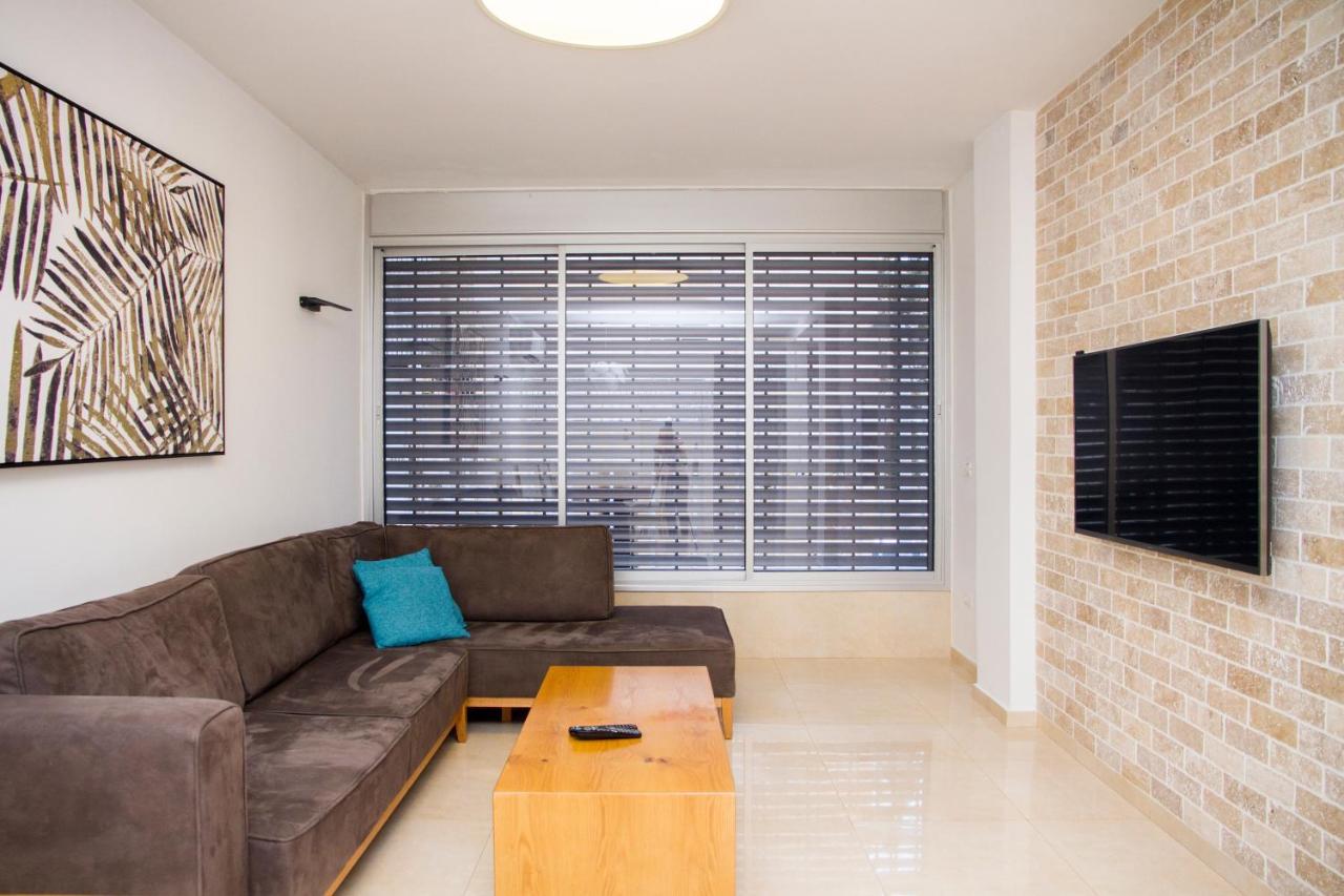 Apartment Etsel Бат Ям Екстериор снимка